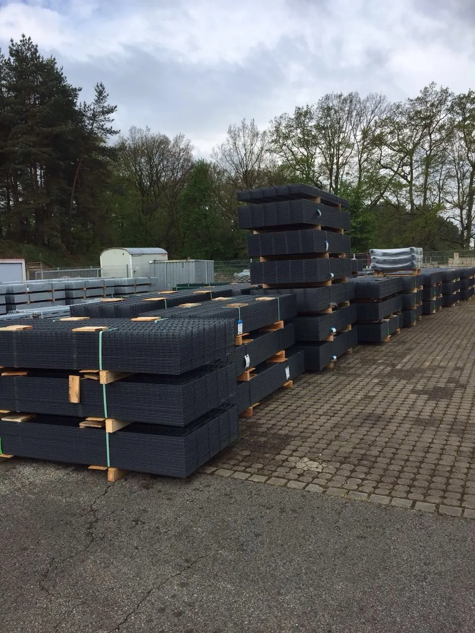Zaunmaterial im Verkaufslager